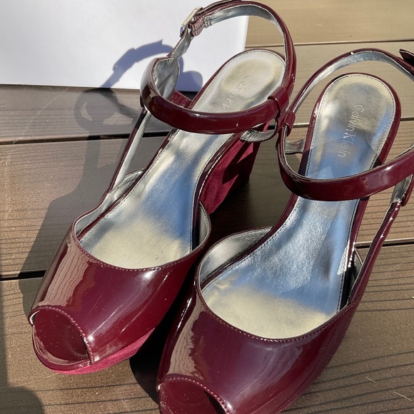 Calvin Klein Steffi Patent Bordeaux Wedge - Picture 3 of 4